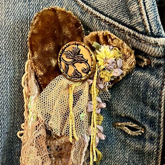 Stretch Denim Distressed Jacket "Embellished" w/Lace, Dollies & Antique Trim. - Picture 12 of 12